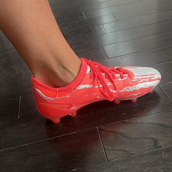 Brava Women’s Soccer Cleats - Picture 5 of 5